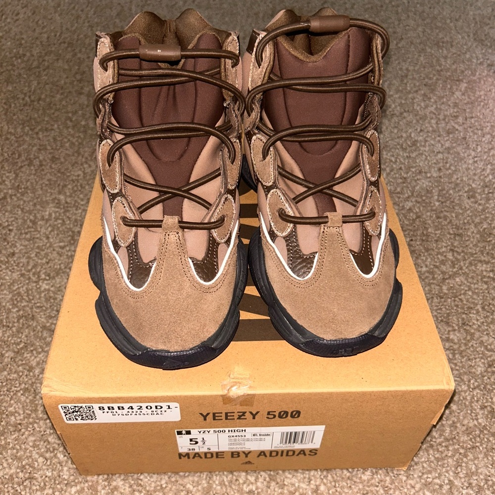 YEEZY 500 — WORN ONCE, EXCELLENT CONDITION, MEN’S 5.5